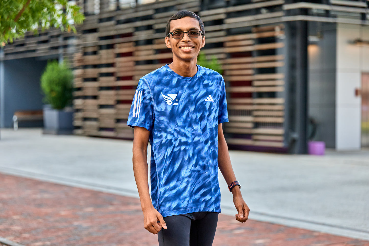 Men's Own the Run AOP Tee - Blue Fusion