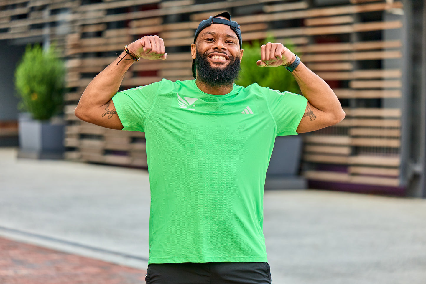 Men's Own the Run B Tee - Lime Burst