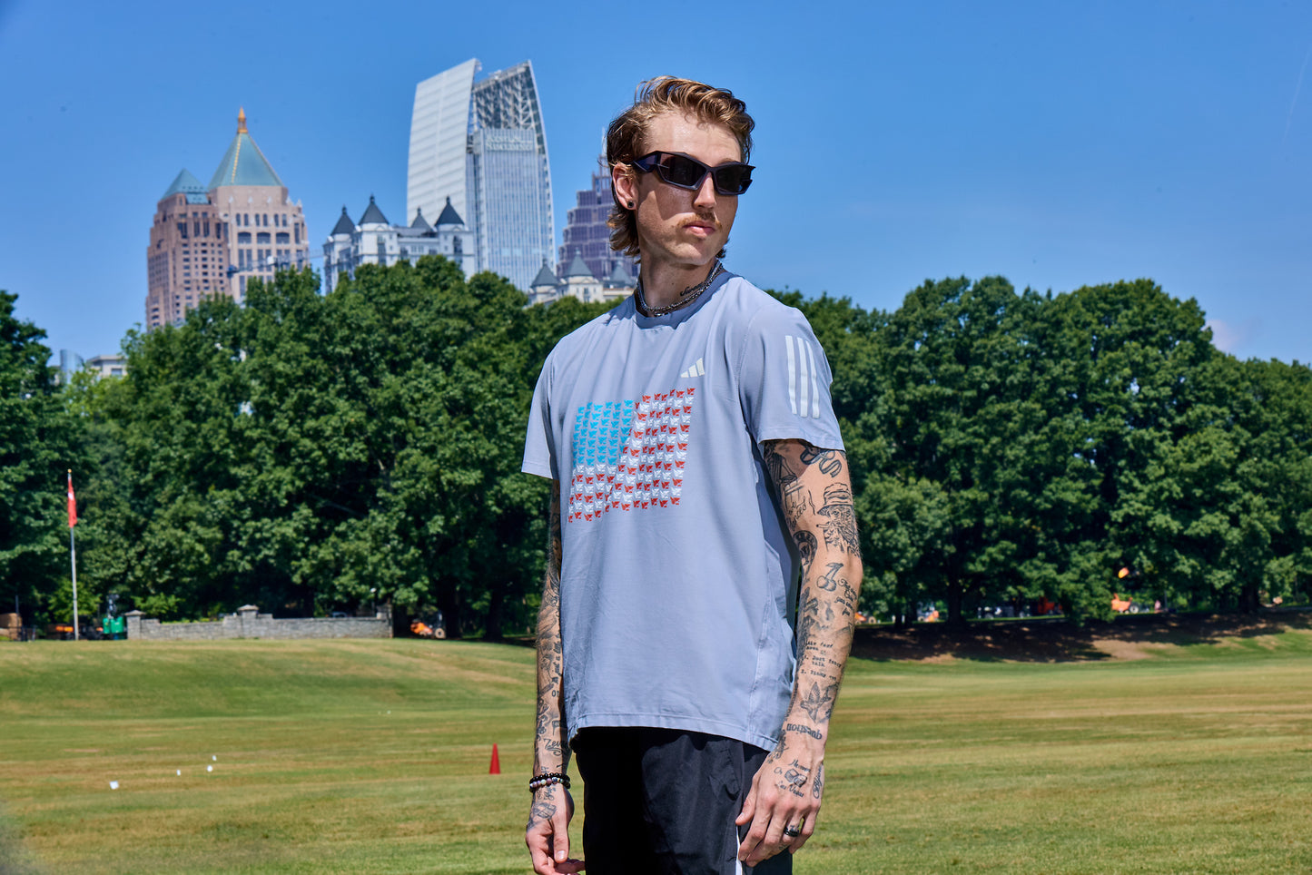 Men's - Own the Run B Tee - Halo silver - Summer 2025